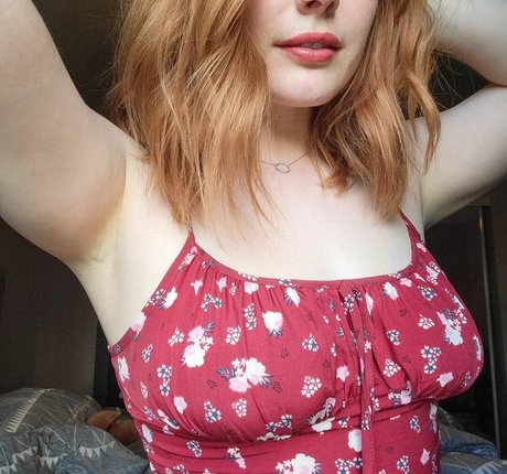 Lily Rogue model adult pic