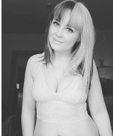 trans xxx onlyfans art naked photo