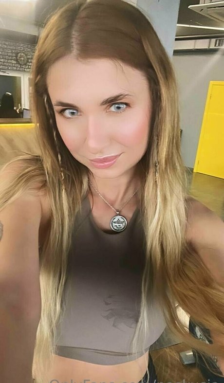 naskusia nude model photo