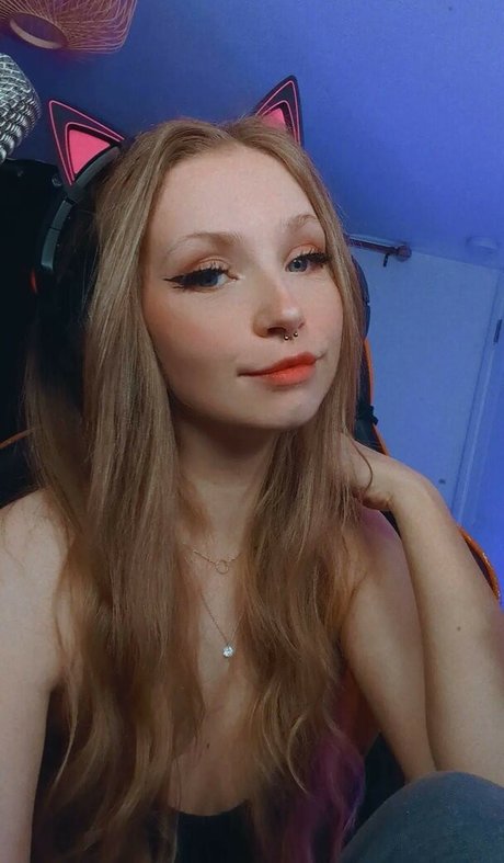 Kamicakes Asmr art model img