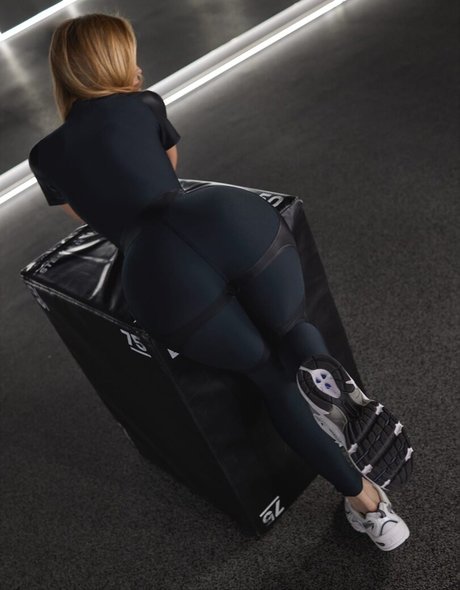 vsexoroswo art actress archive