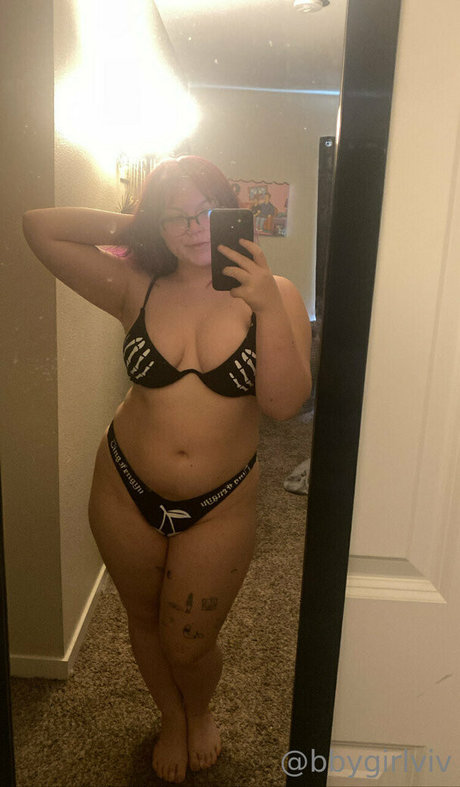 bbygirlviv naked model gallery