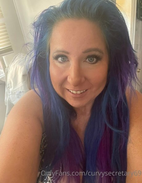 curvysecretary69 beautiful model pic