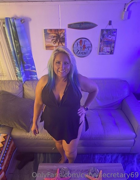 curvysecretary69 model top pictures