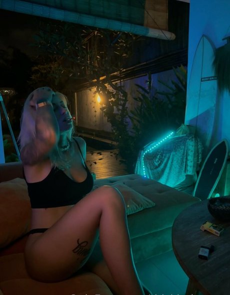 thiskindasnow star xxx archive