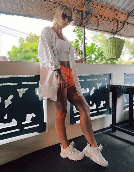 thiskindasnow sexy model pic