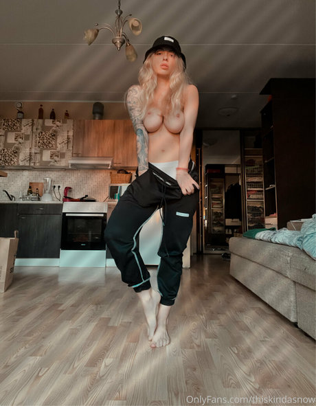 thiskindasnow pornographic model img