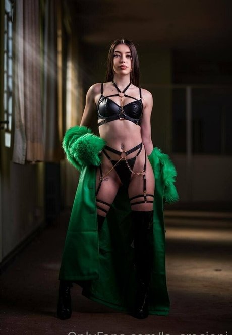 la crocioni model porn gallery