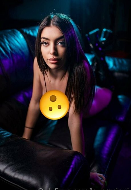 la crocioni xxx actress picture