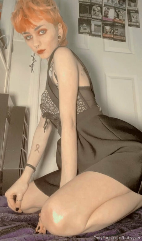 Babyyzee erotic pornstar pictures