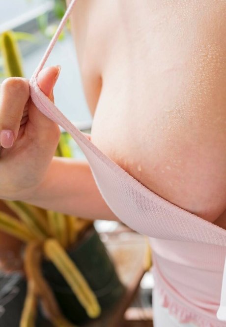 Koibuchi Momona pornstar sexy image