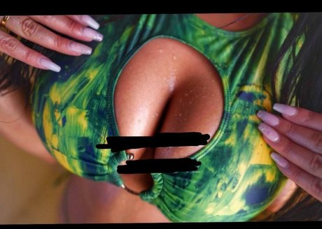 Pinkgeek model hot picture