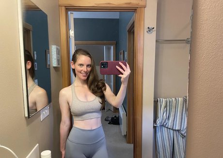 Stella Hayes adult star pictures