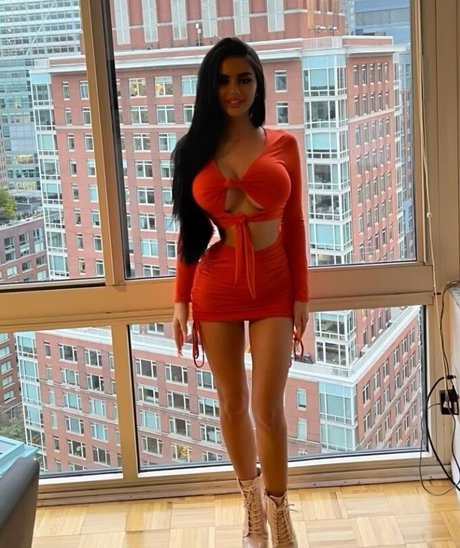 Taylor O Neill model hd image