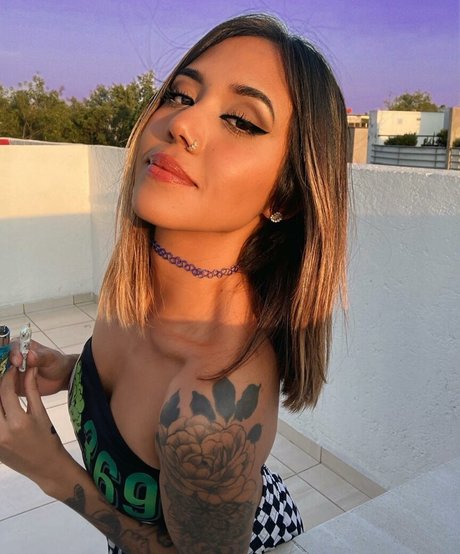 Vomitus alienus pretty actress img