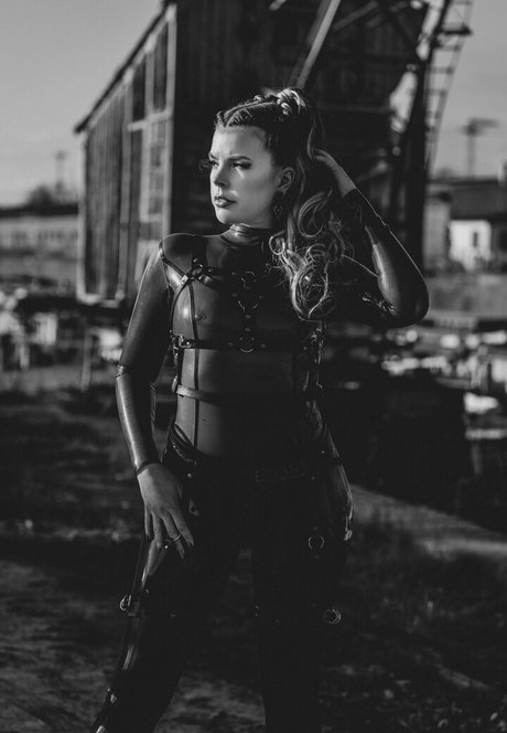 latex fox star top picture