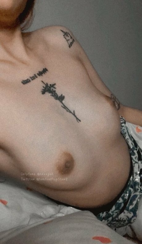 iampopster sexy actress photo