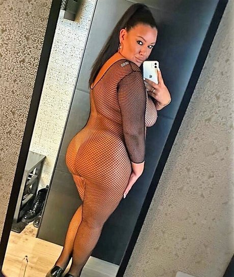 Dasha Kovalenko model high quality pics