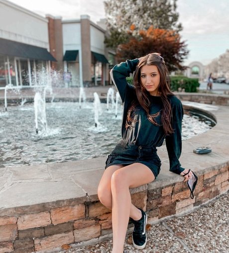 Alison Rainer model top gallery