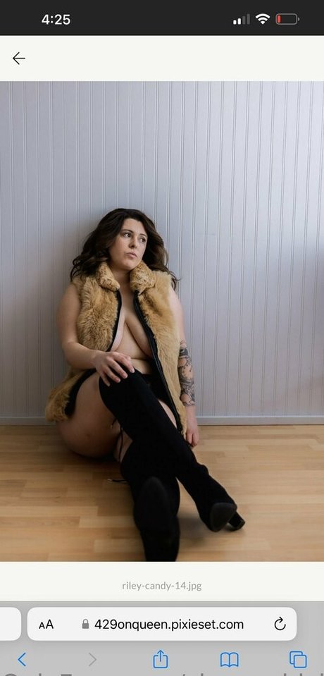 sleepychick11 naked model photo