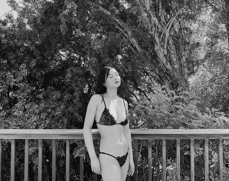 Michaela Zee exclusive pornstar galleries