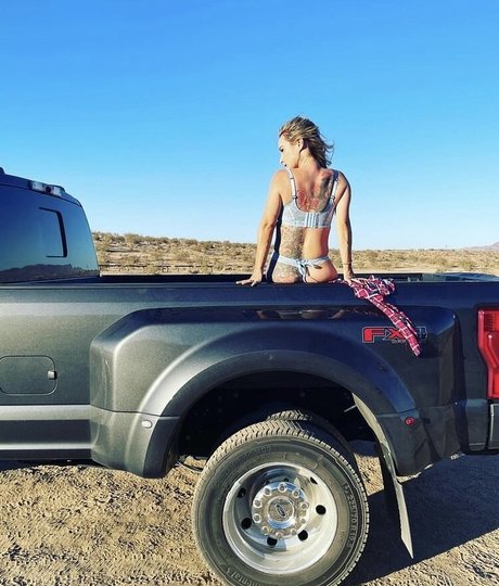 Danielle Harris model pretty gallery