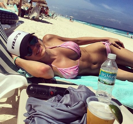 Krystal Gable model hot pictures