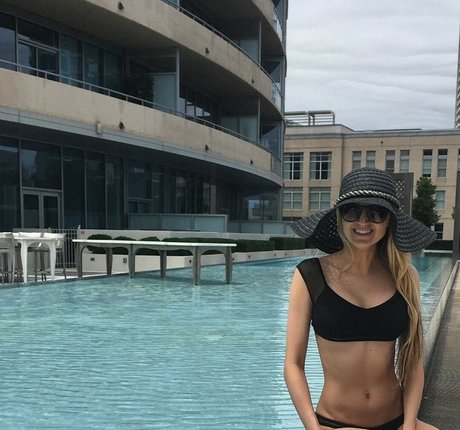 Krystal Gable hd pornstar pictures