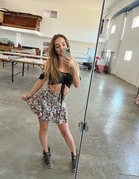 tillytoyfree actress pics