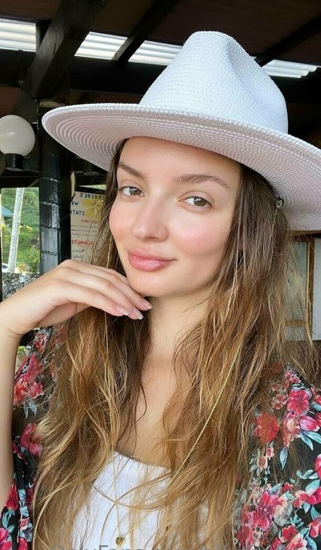 tillytoyfree model best picture