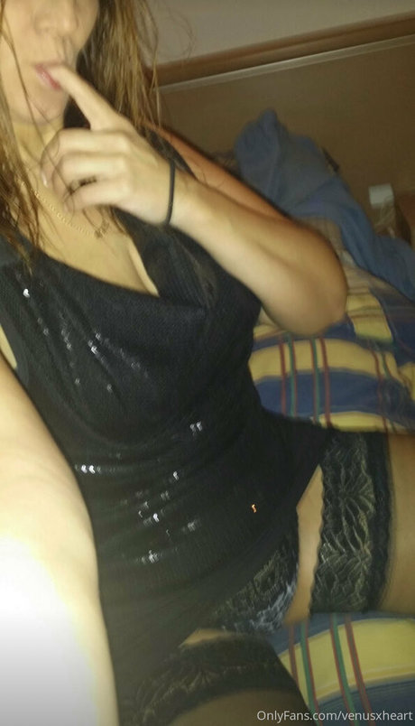 venusxheart model pretty photos