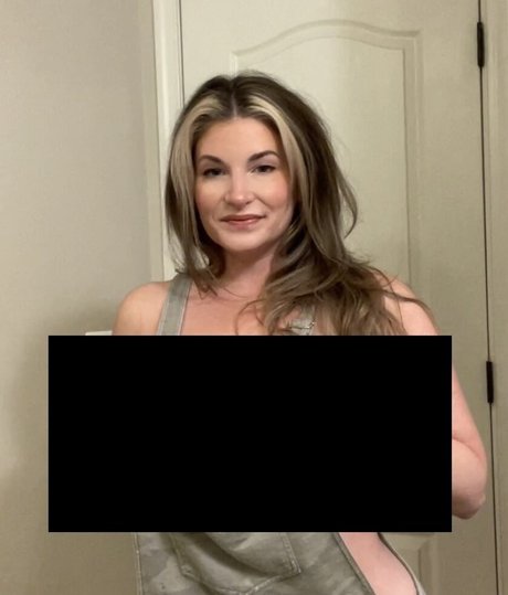 Ashley Bridges top model photo