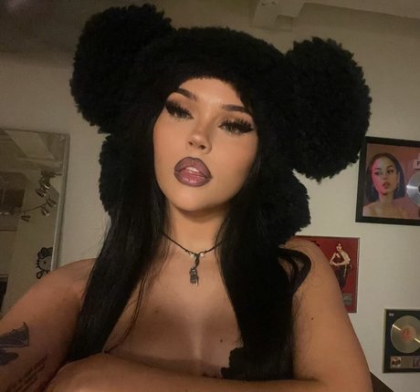 Maggie Lindemann model top image
