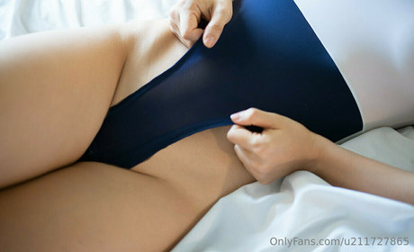 Hot Emma free actress images