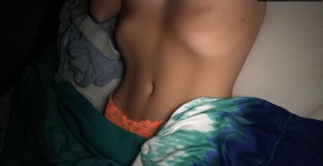 Emmie Garver model naked img