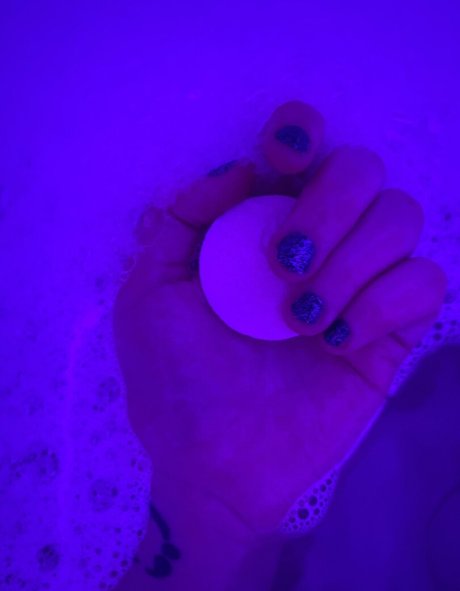 hunnybeesarecool sexy pornstar pictures