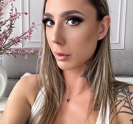 Angiebloom pornographic actress pic