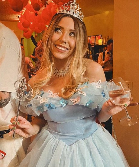 Hazel Hayes model best image