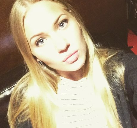 Anja Nissen star free pictures