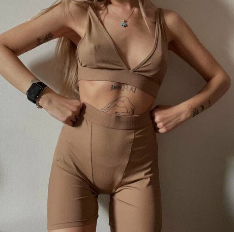 kiki nikki free pornographic model picture