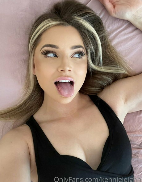 kennieleighh hot star photos