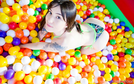 vaegasuicide pornographic actress pictures