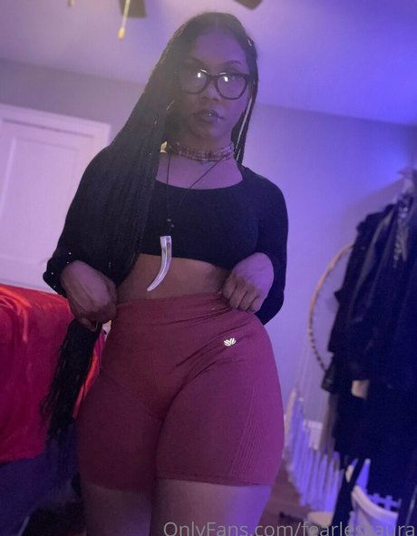 Fearlessaura naked actress photo