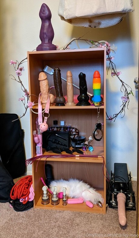 Charley Moo model adult images