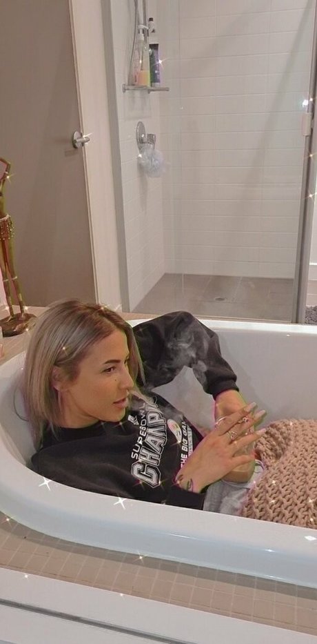 adelezora leefree pornstar naked images