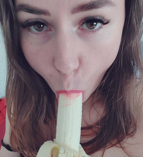 lili999 star naked images