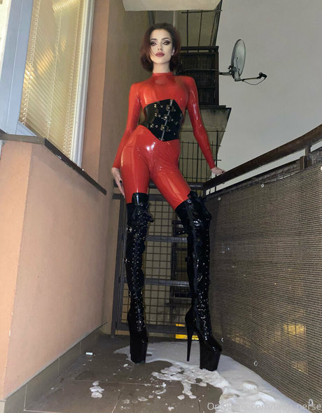 Lady Perse beautiful star photos