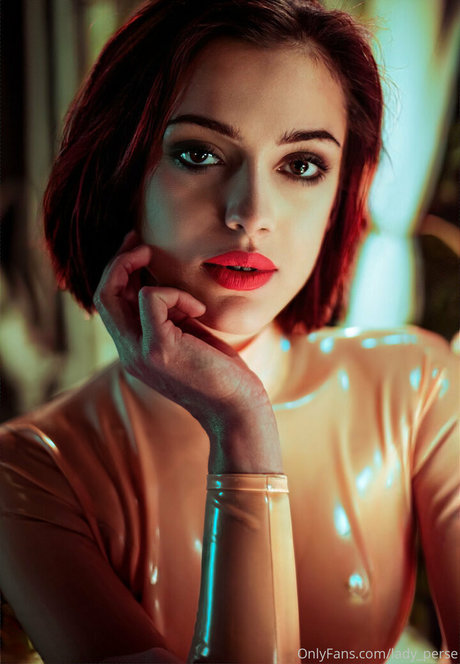 Lady Perse pretty model photo