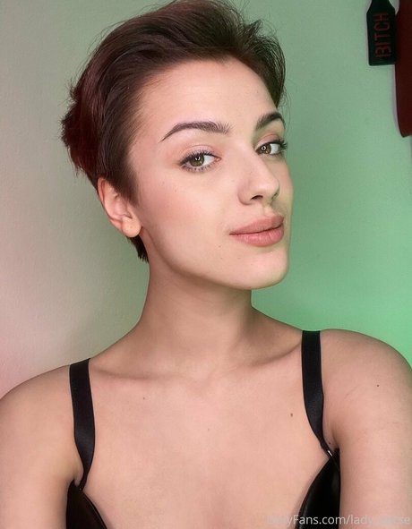 Lady Perse naked star images