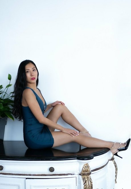 Akira Love star sex pics